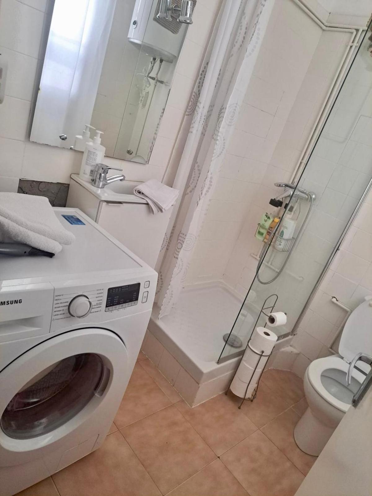 Habitacion Para Grupos Hasta 8 En Plena Rambla De Cataluna Barcelona Ngoại thất bức ảnh