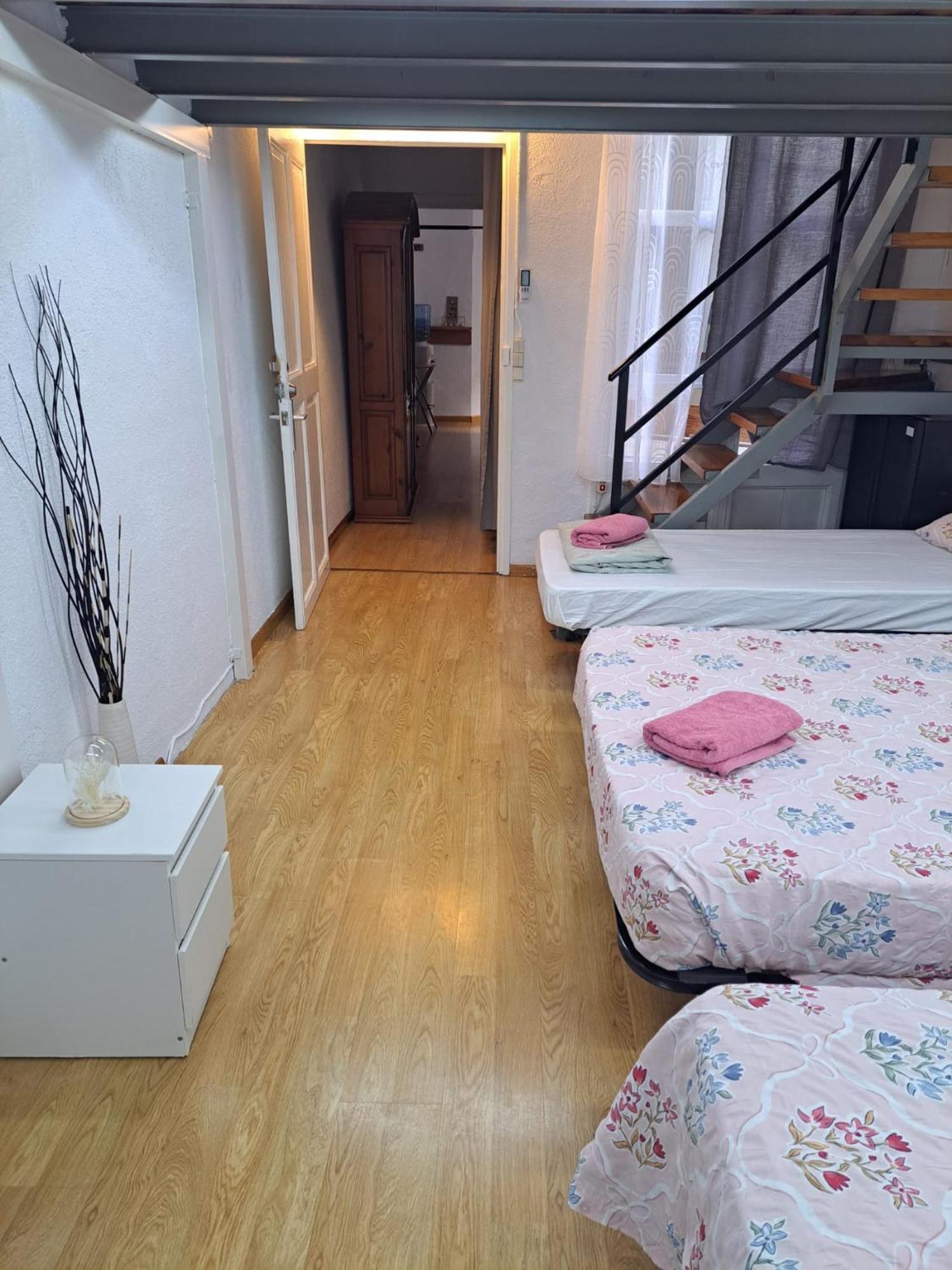 Habitacion Para Grupos Hasta 8 En Plena Rambla De Cataluna Barcelona Ngoại thất bức ảnh