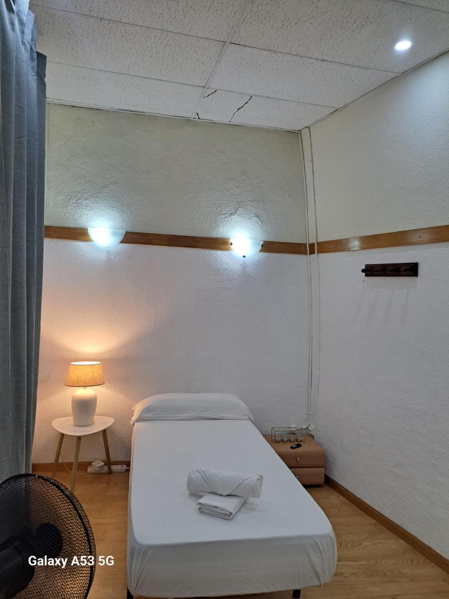 Habitacion Para Grupos Hasta 8 En Plena Rambla De Cataluna Barcelona Ngoại thất bức ảnh