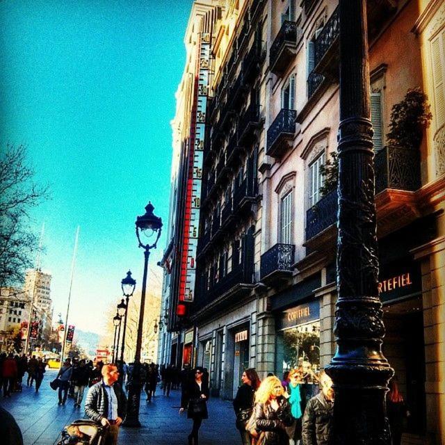 Habitacion Para Grupos Hasta 8 En Plena Rambla De Cataluna Barcelona Ngoại thất bức ảnh
