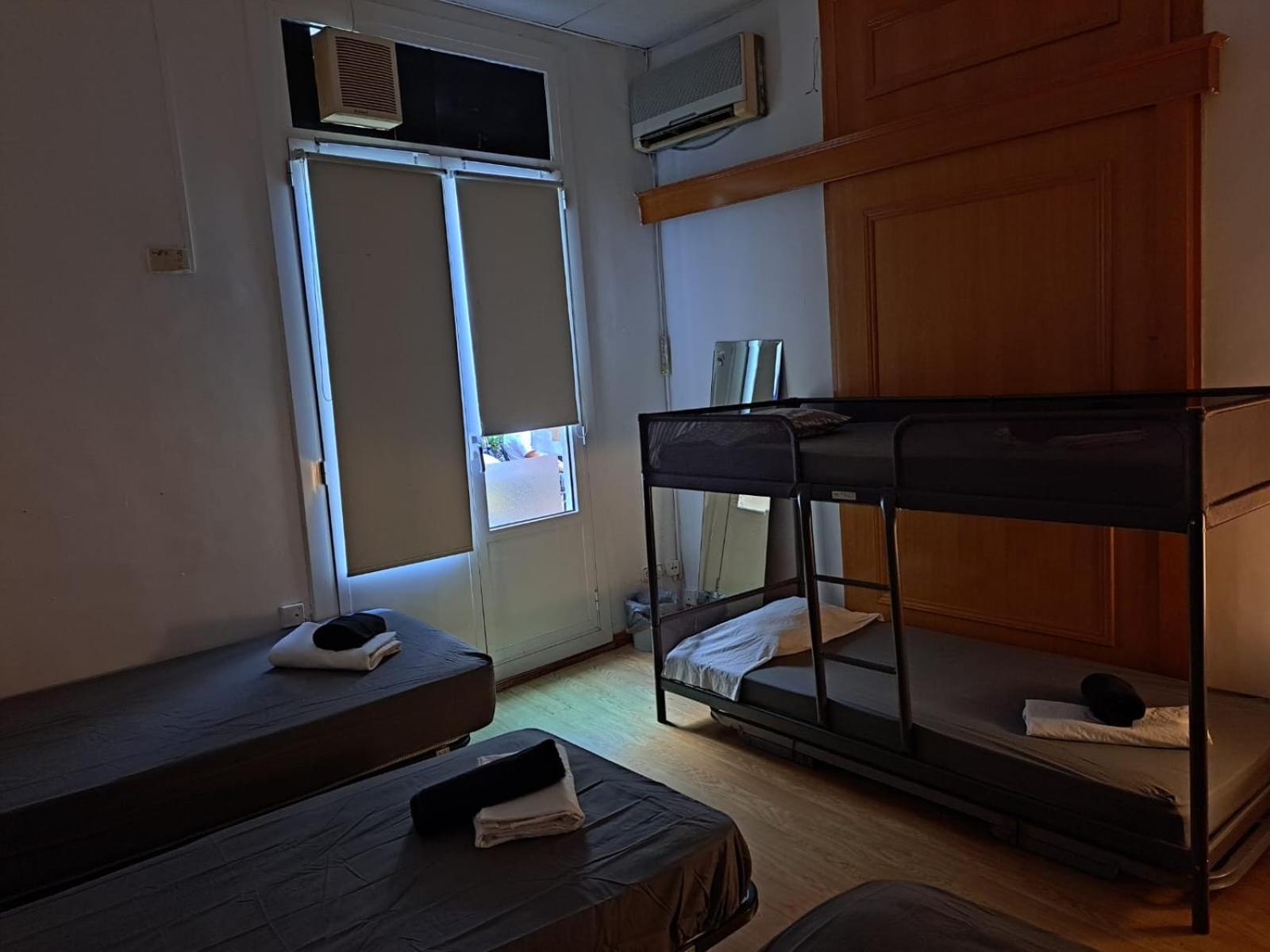 Habitacion Para Grupos Hasta 8 En Plena Rambla De Cataluna Barcelona Ngoại thất bức ảnh