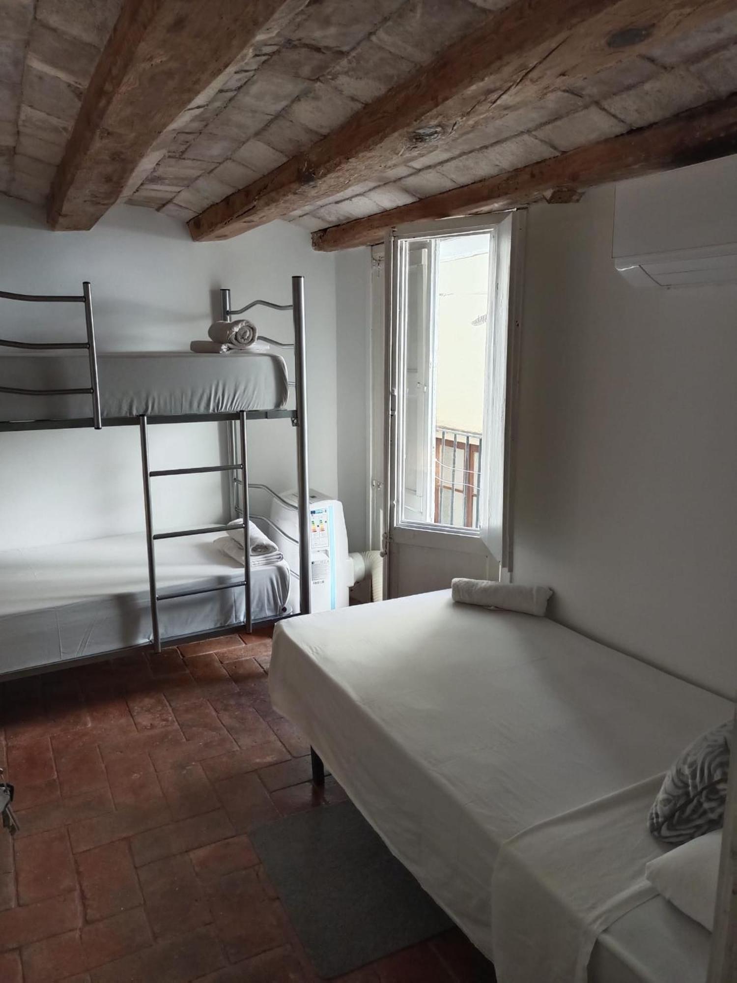 Habitacion Para Grupos Hasta 8 En Plena Rambla De Cataluna Barcelona Ngoại thất bức ảnh