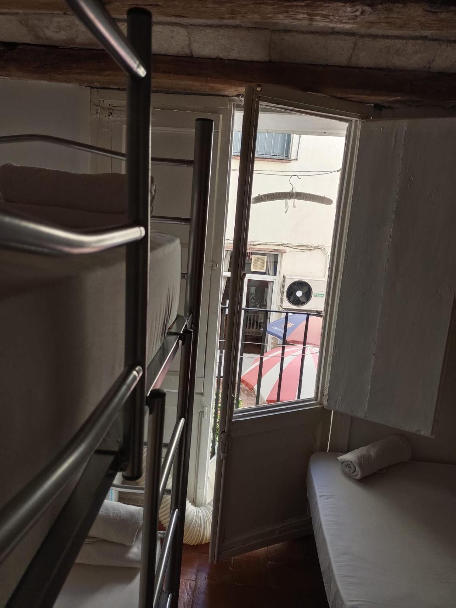 Habitacion Para Grupos Hasta 8 En Plena Rambla De Cataluna Barcelona Ngoại thất bức ảnh
