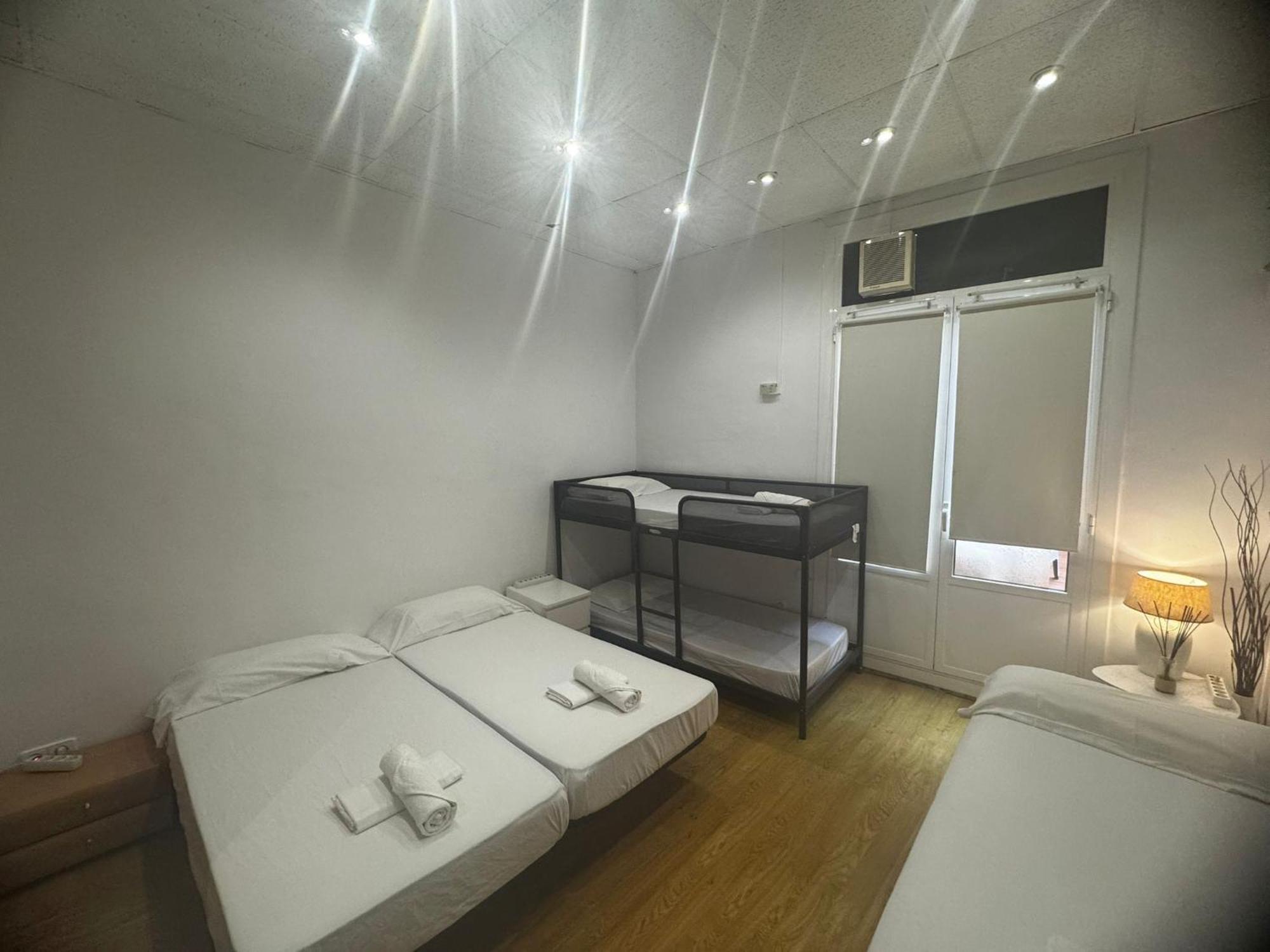 Habitacion Para Grupos Hasta 8 En Plena Rambla De Cataluna Barcelona Ngoại thất bức ảnh