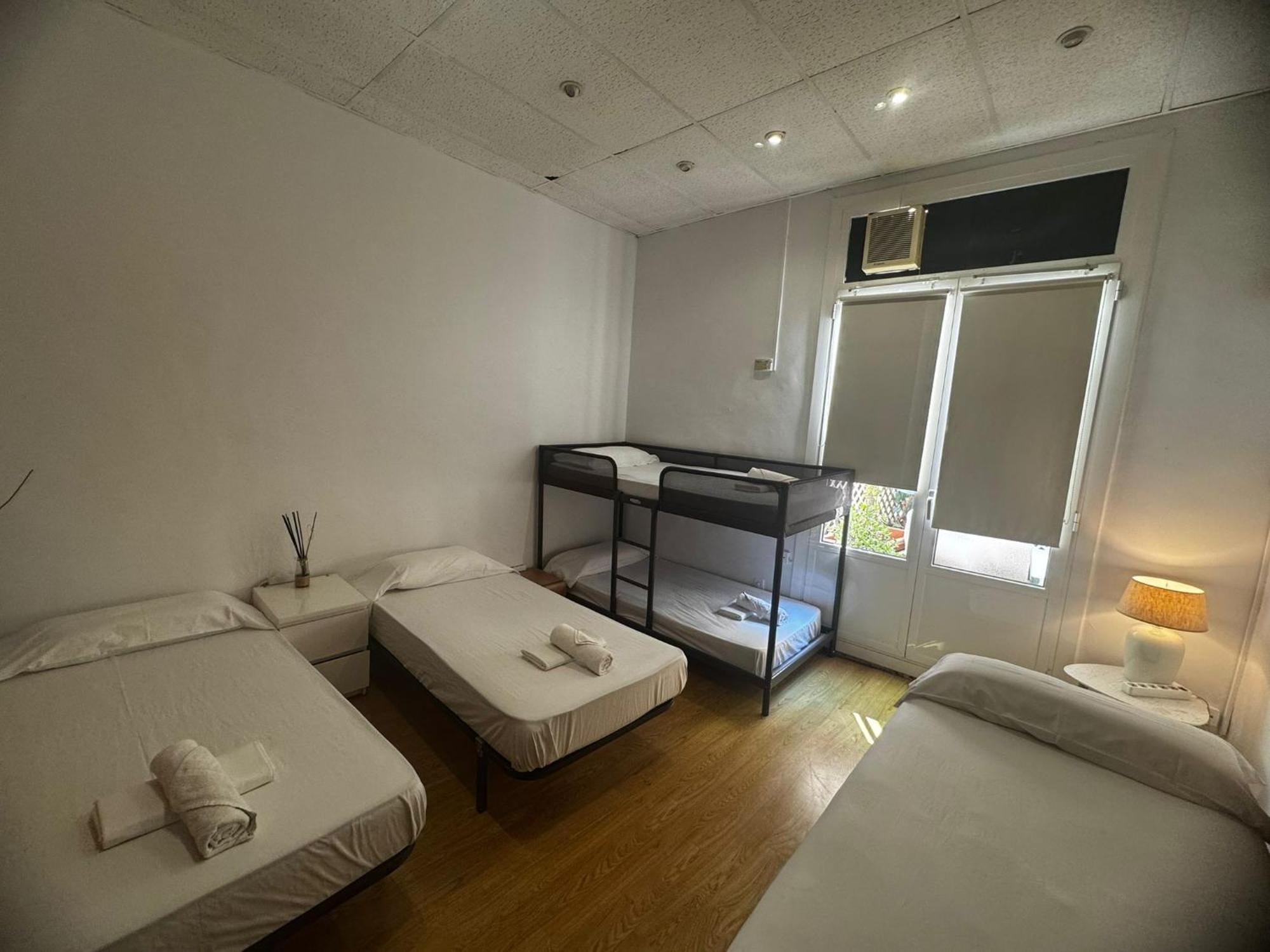 Habitacion Para Grupos Hasta 8 En Plena Rambla De Cataluna Barcelona Ngoại thất bức ảnh