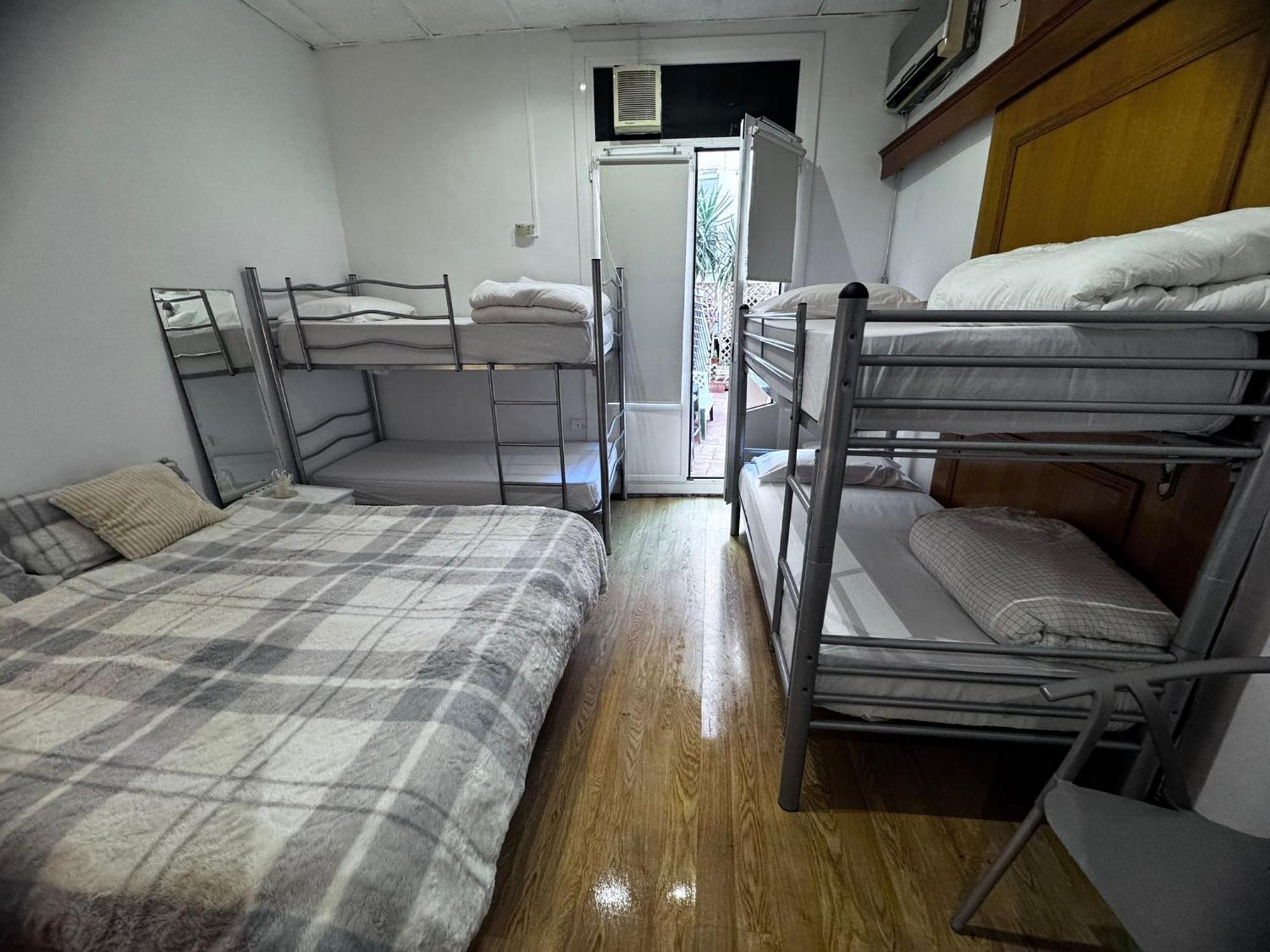 Habitacion Para Grupos Hasta 8 En Plena Rambla De Cataluna Barcelona Ngoại thất bức ảnh